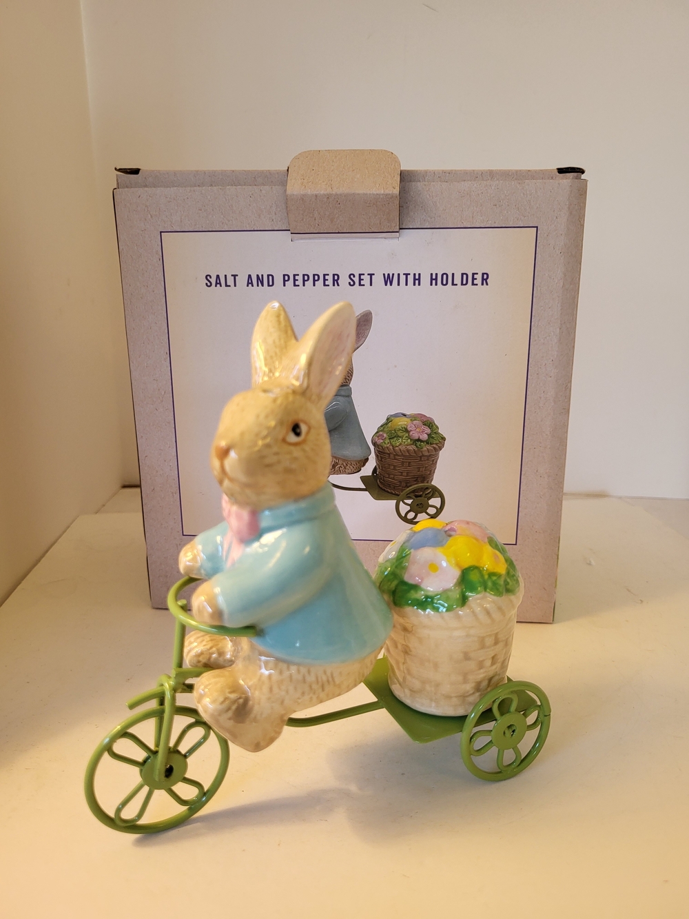 Cracker Barrel Spring 2024 Easter Bunny Salt and Pepper Set